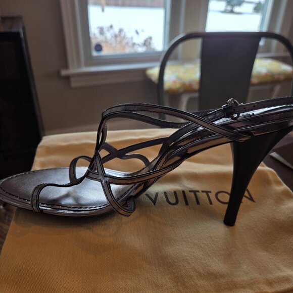 Louis Vuitton strappy sandal AUTHENTIC NEVER WORN 39 - Picture 12 of 16